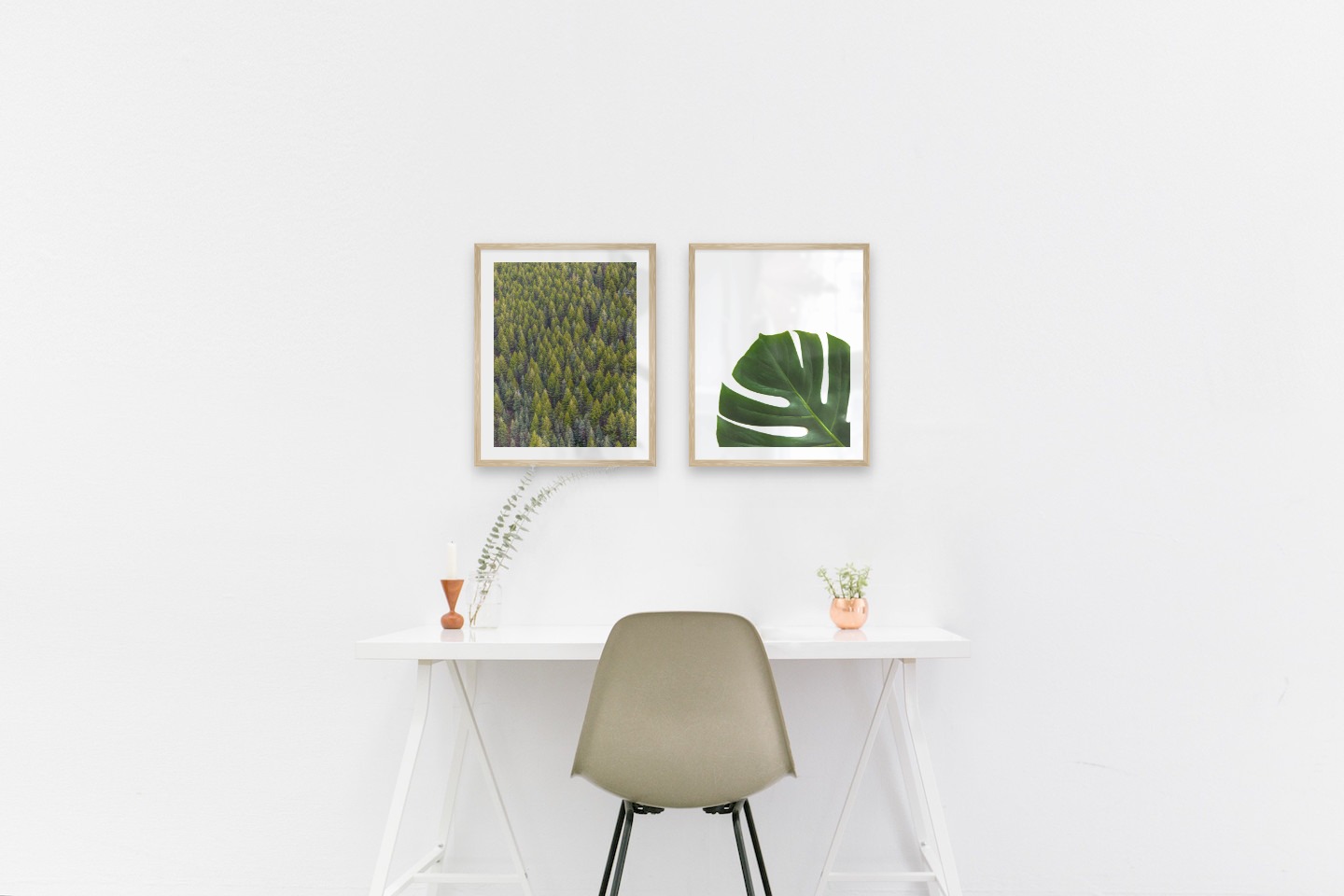 Tavelvägg med ramar i trä i storlekar 40x50 med posters med "Träd ovanifrån" och "Växt"